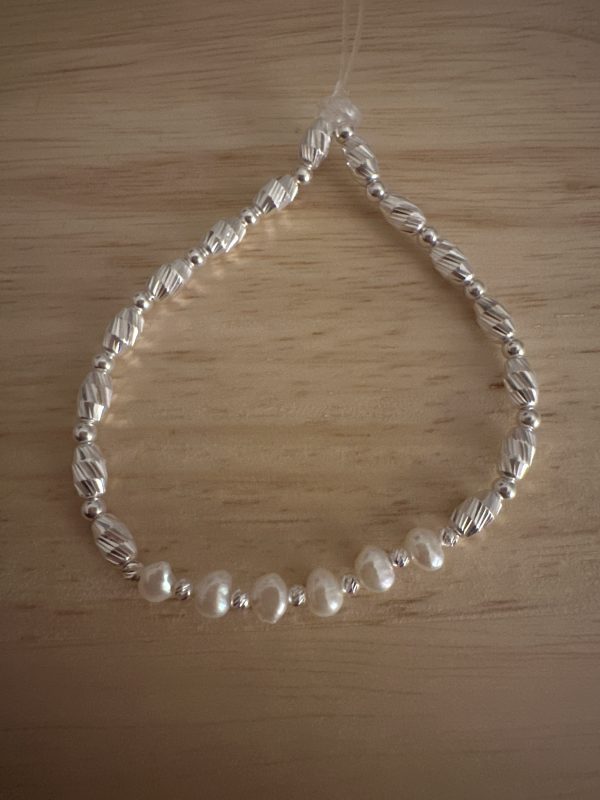 Textured pearl bracelet