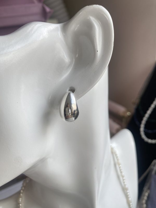 Teardrop med size studs