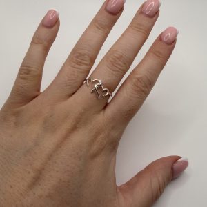 Connected heart ring